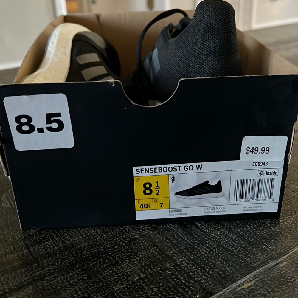 🟠BRAND NEW🟠 Women’s ADIDAS Running shoes size 8 1/2